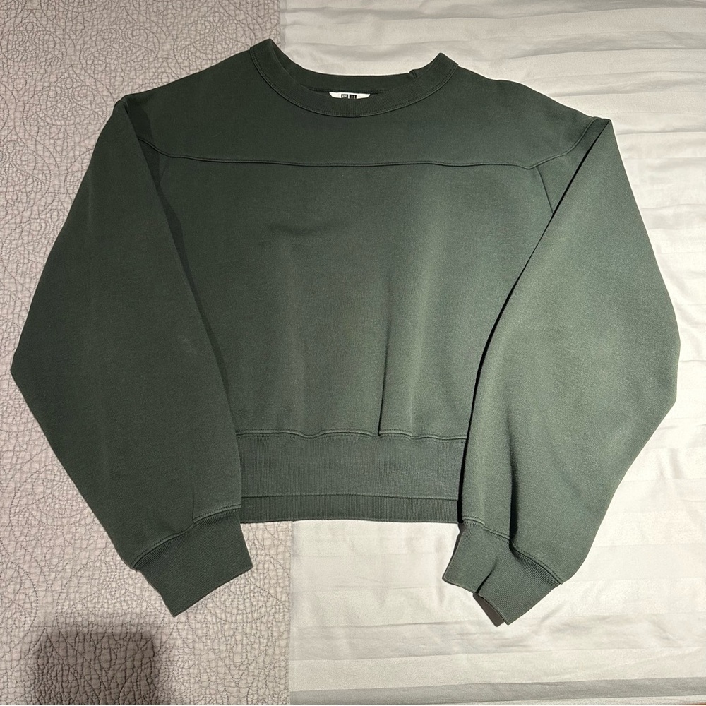 Uniqlo Green Cropped Sweatshirt